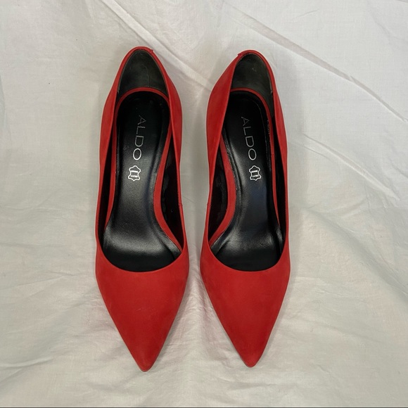 Sexy Suede Red Pumps - Picture 2 of 7